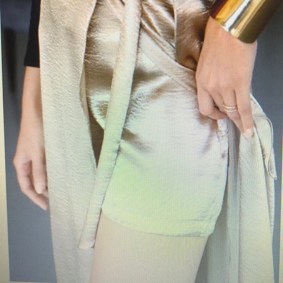 🔥HOST PICK🔥This is a stunner🥰 A head turner🌺 - Picture 4 of 4